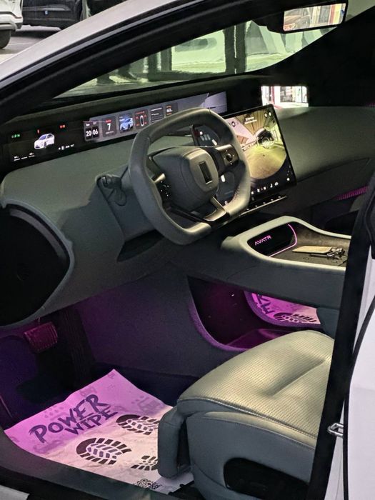 Avatr 12 full pazitsa