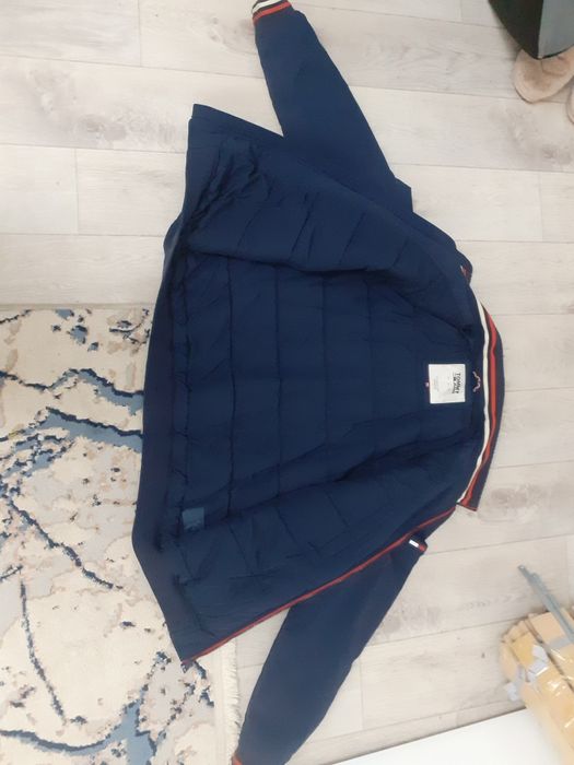 Продам куртку TOMMY Hilfiger на весну