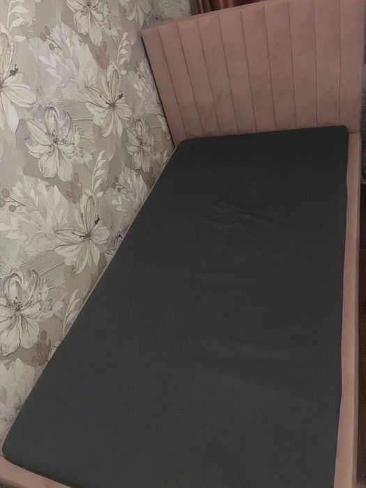 Продаю 2 кровати (90x200 см)