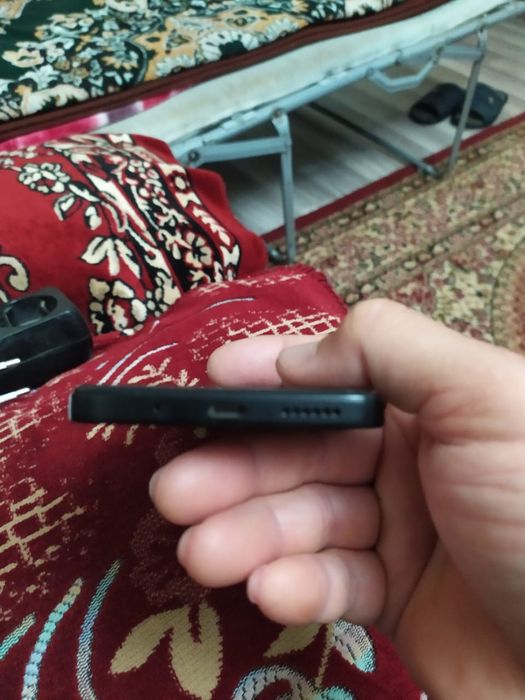 Продам телефон Redmi 12 256 g 4 G