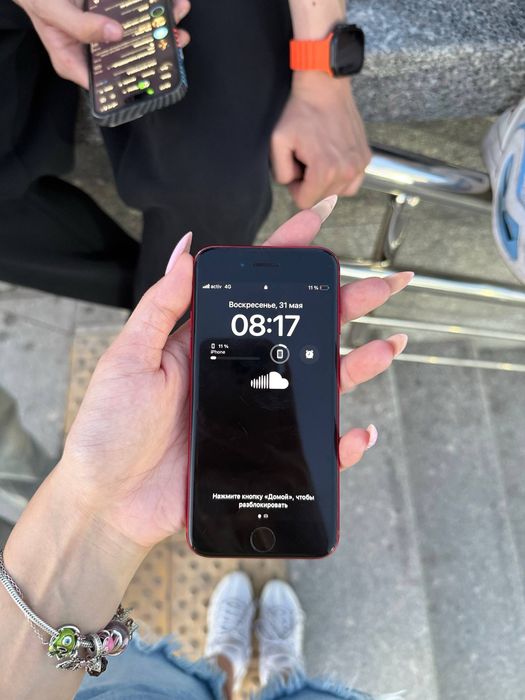 iphone se 2 поколения