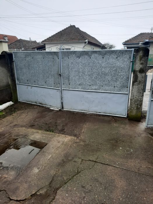 Porți metalice și gard pt curte