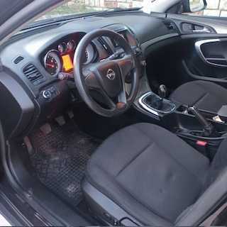 Лек автомобил Opel Insignia