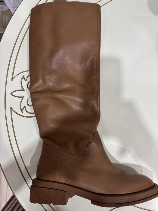 Продам новые рыжие кожаные сапоги