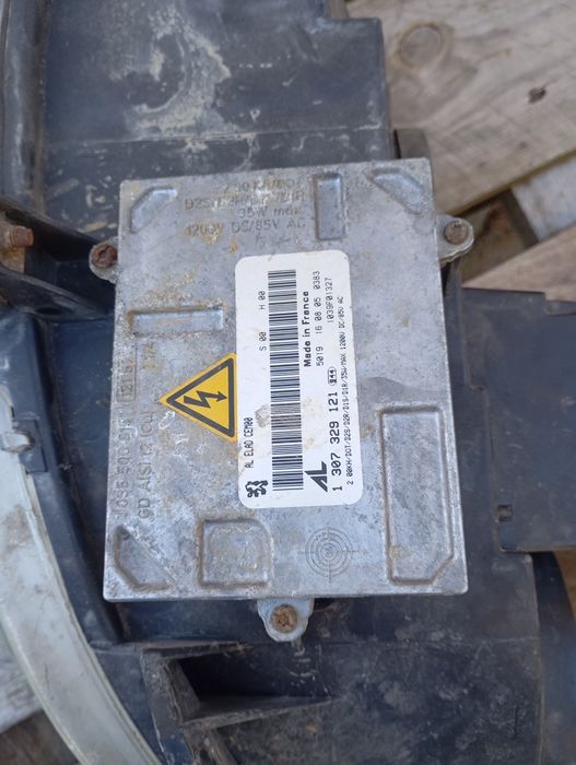 Десен фар ксенон Пежо 307