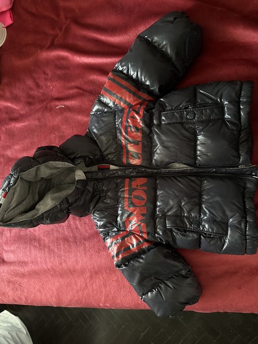 Geaca Moncler bebe marimea 6-9 luni