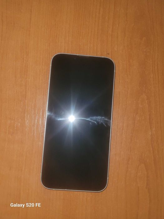 Telefon Iphone 13 defect