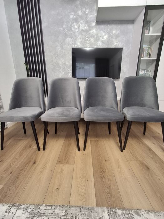 Vând fotoliu chesterfield si 4 scaune