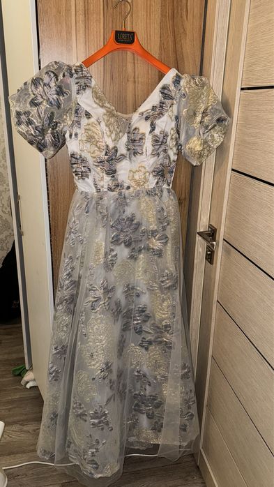 продаются вечерние платья