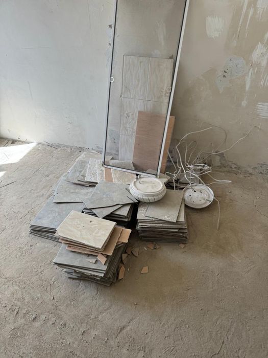 Отдам бесплатно плитку и бетонные куски