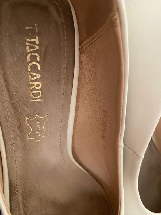 Продам туфли с бисером в отличном состояние