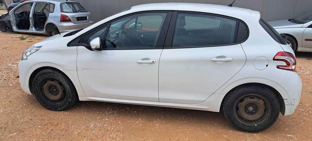 Пежо 208 , 1,2 бензин . на части