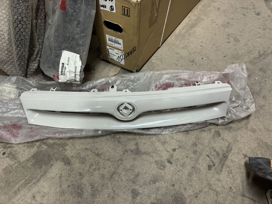 Решетка радиатора мазда кронос