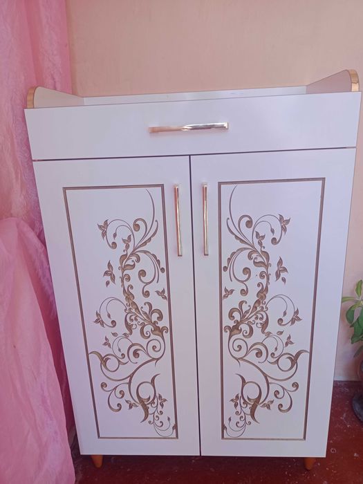 Pod obuv!   Oyoq kiyim javoni!