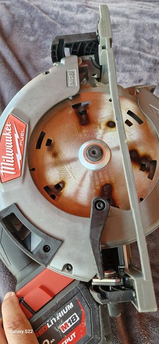 Milwaukee circular pe acumulator