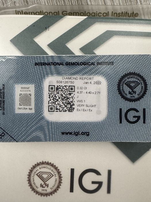 2 броя диаманти 0.32 ct / vvs1/  3x EX / IGI общо 0.64 ct
