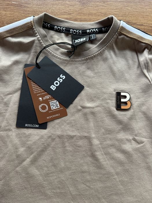 Детски,памучен,къс екип Hugo BOSS с метално лого