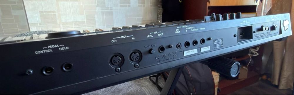 Синиезатор Roland
