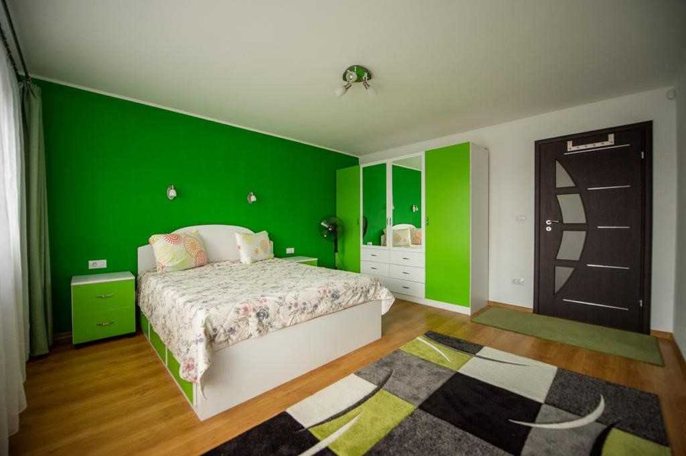 CASĂ DE ÎNCHIRIAT – TIUR-BLAJ, JUDEȚUL ALBA. Casă moderna si spațioasă, suprafață 300 mp, 2 sufragerii, 3 dormitoare, 3 bai. Toate utilitatile.