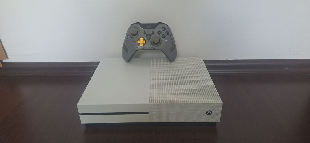 Xbox One S- 1T spatiu de stocare