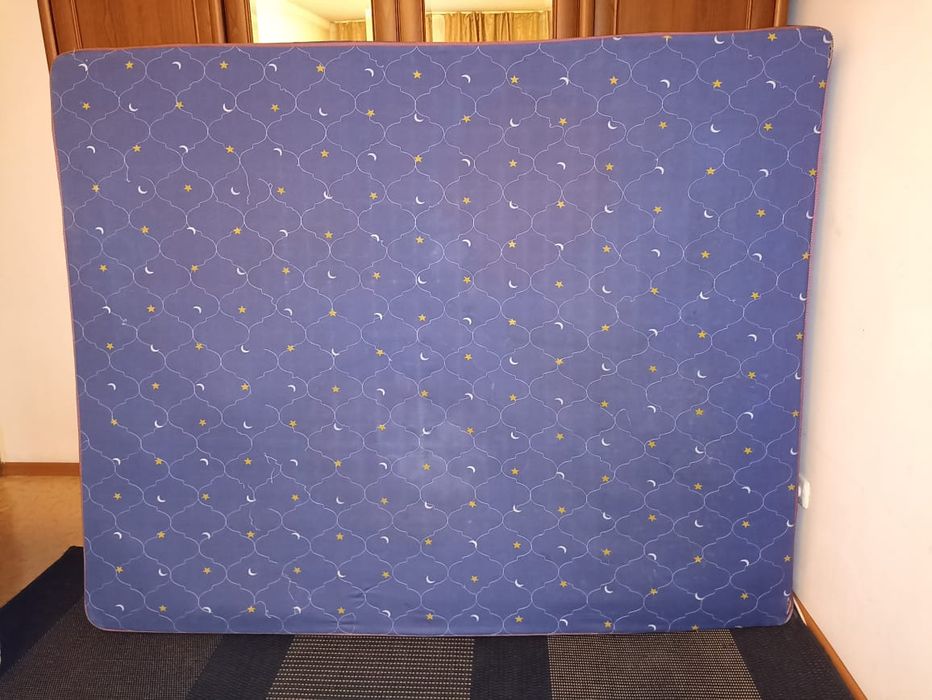 Отдам бесплатно матрас.  Б/У
Высота 20.