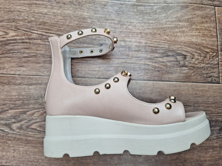 Дамски сандали на платформа!