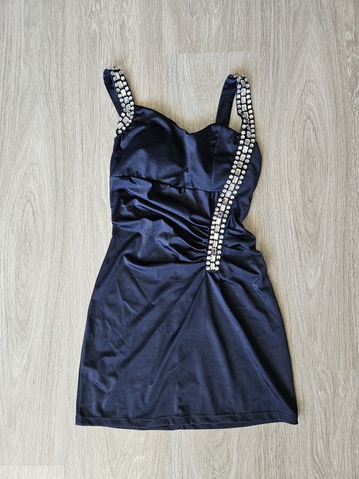 Тъмно синя сатенена рокля