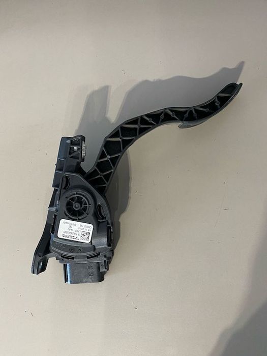 Pedala acceleratie Volvo V60 HYBRID S60 XC60 V70 S80 XC70 2014+ 31329058