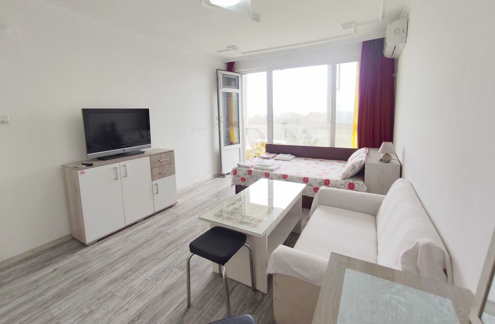 Първа линия за нощувки, 2-ст. + отделна кухня, ж.к. Лазур, гр. Бургас