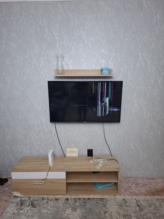 Продам телевизор на запчасти