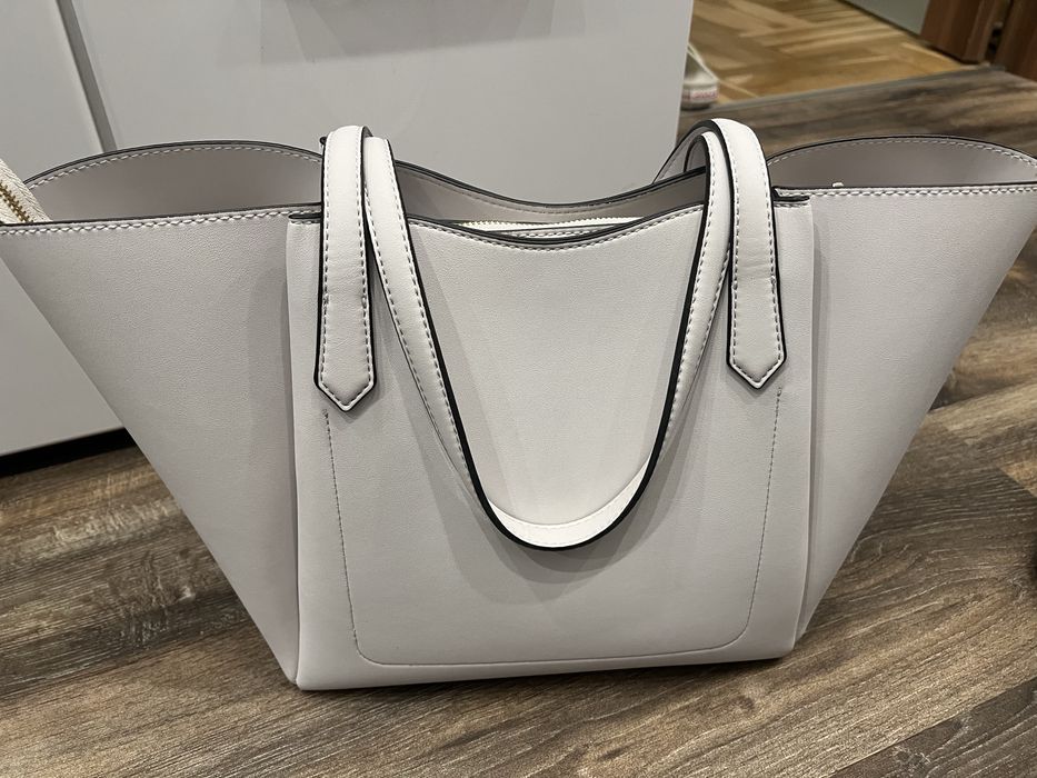 Чанта Guess в отлично състояние