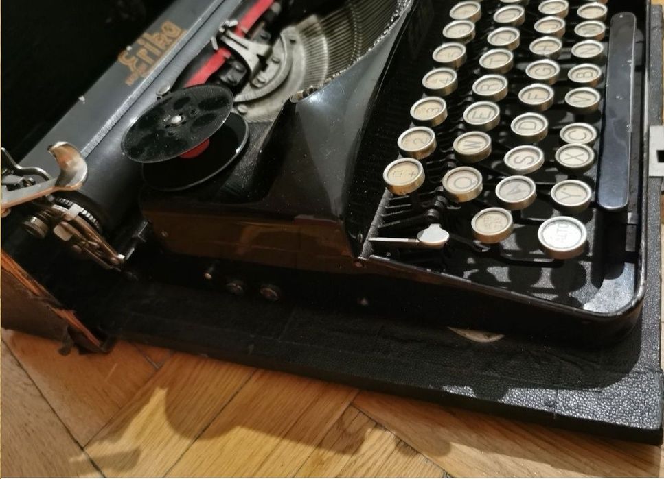 Mașina de scris Erika cu toc original