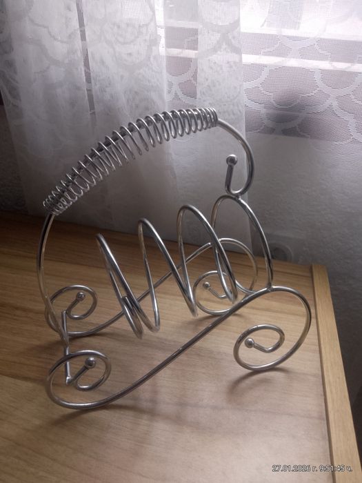 Метална поставка за вино