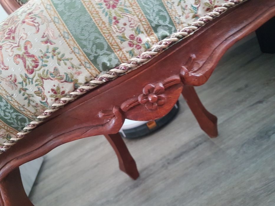 Старинно кресло от орех
