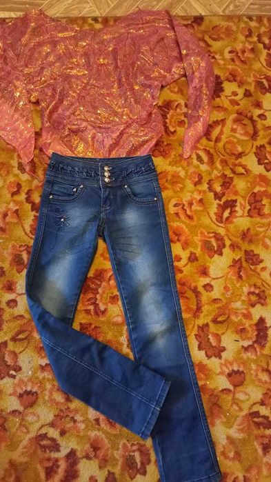 продам детские джинсы