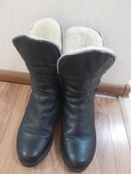 Продам женские сапоги