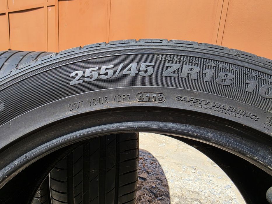 4 бр. летни гуми 255/45/18 Kumho DOT 4118 2x5,5-6 mm 2x4-4,5 mm