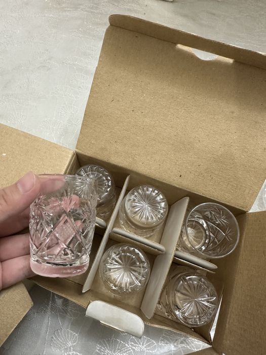 стеклянные бокалы