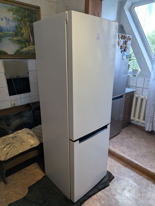 Холодильник Indesit