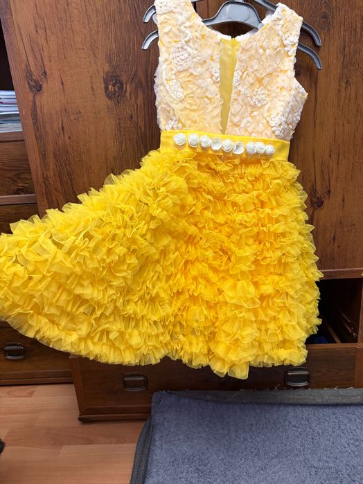 Нарядное платье на девочку