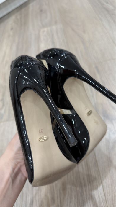 Женские туфли на каблуках