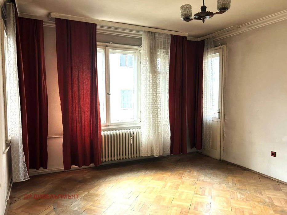 Продава се Тристаен апартамент в София, Център - 94 кв.м за 2978 €/кв.м - Снимка #6