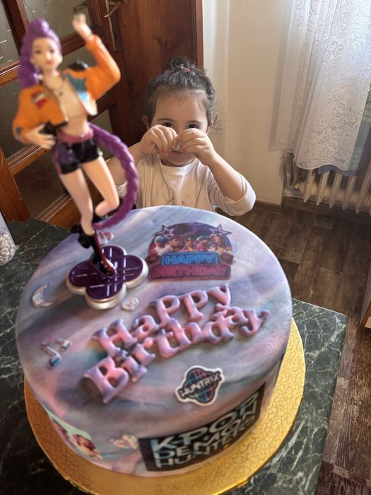 Hartie de zahar imprimata cu Demon Hunters Huntrix si Saja Boys