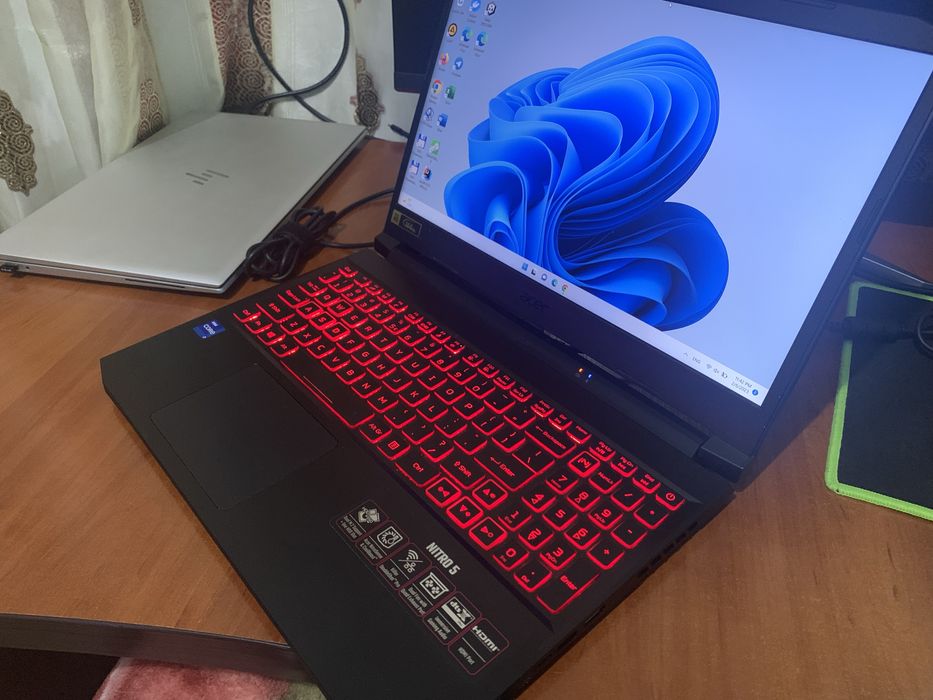 Acer nitro 5 i7-11gen  16/512