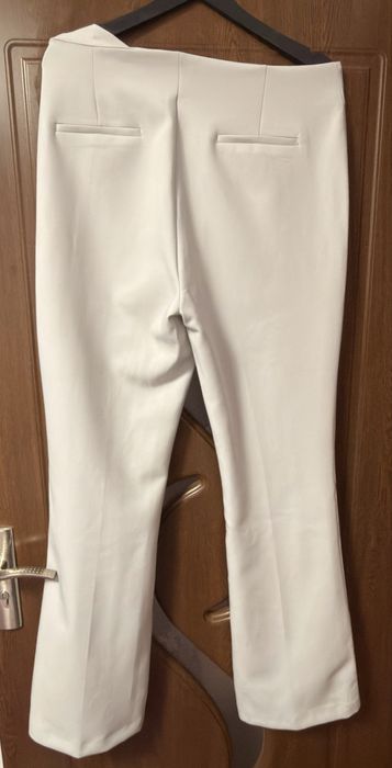 Pantaloni noi office Zara