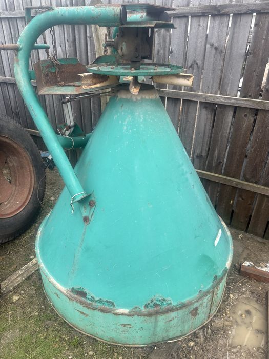 Vand meau ingrasaminte si samanatoare de grâu