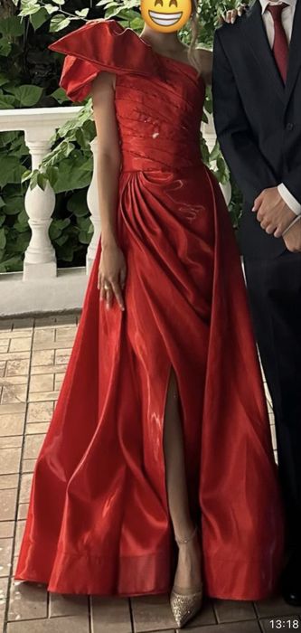 Платье вечернее в хорошем состоянии