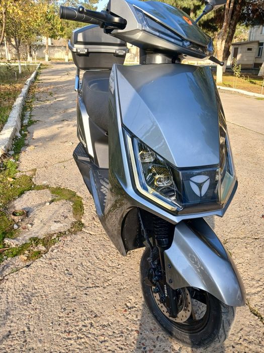 Skuter sotiladi Yadea T5