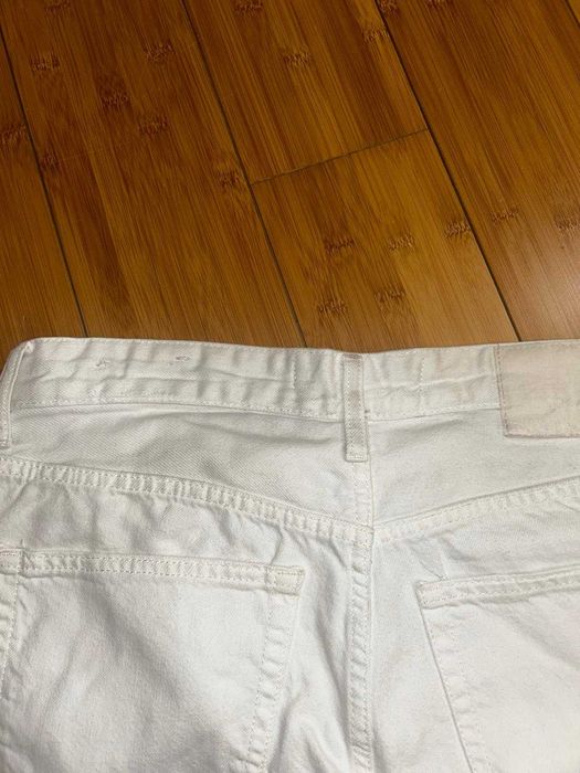 Blugi bershka scurti albi