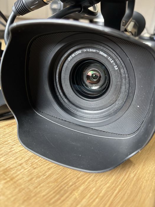 JVC GY-HM200E - cameră video + geantă